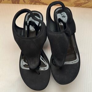 Kenneth Cole Reaction Chic Black Women's Sandals 8M